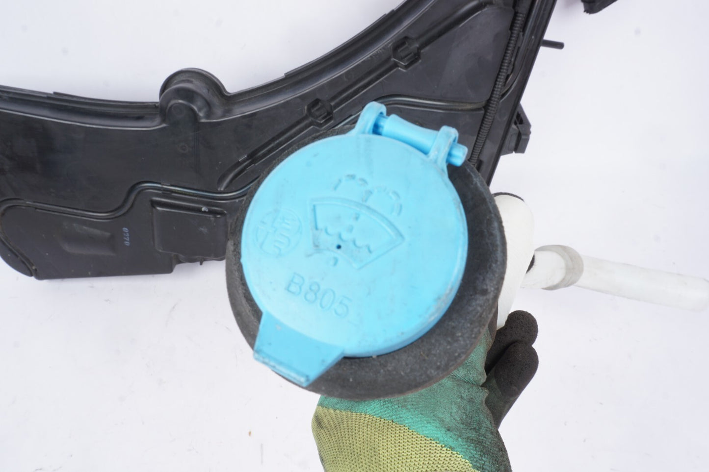 2017 - 2025 ALFA ROMEO GIULIA FRONT WINDSHIELD WASHER RESERVOIR 50557801 OEM