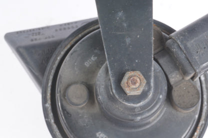 2004–2008 Audi  A8 High & Low Tone Horn Set OEM 8E0951221A 8E0951223A