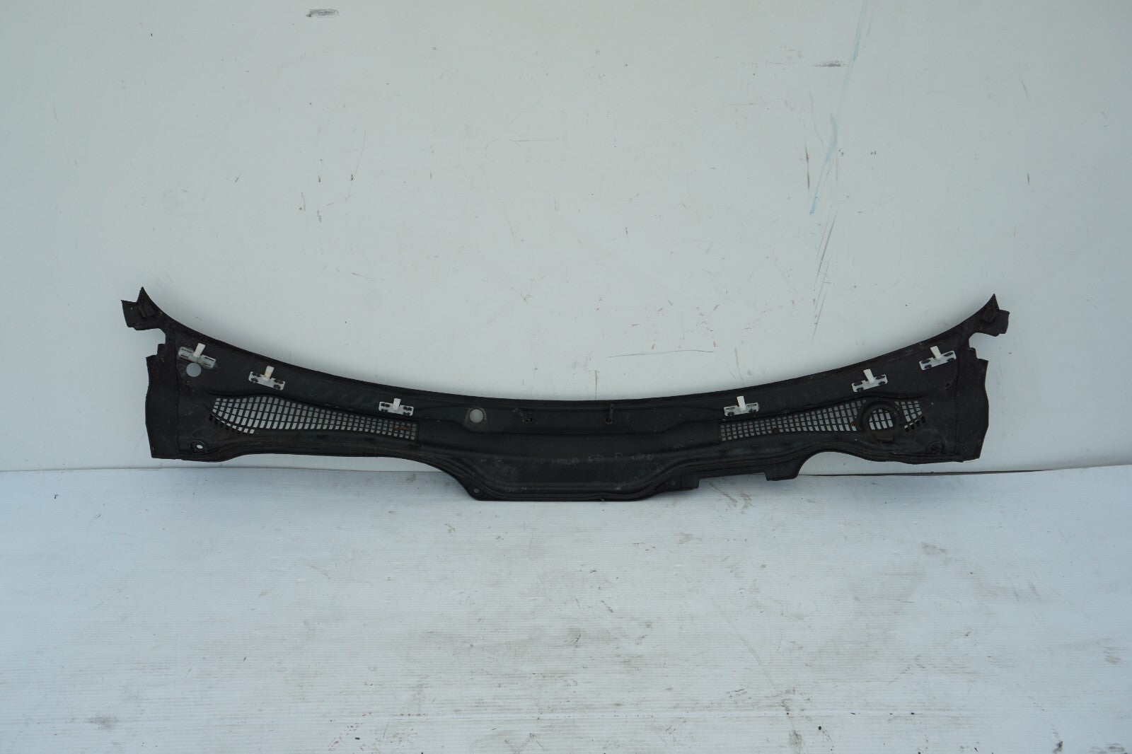 2006-2013 VOLVO C70 WINDSHIELD WIPER COWL COVER TRIM OEM