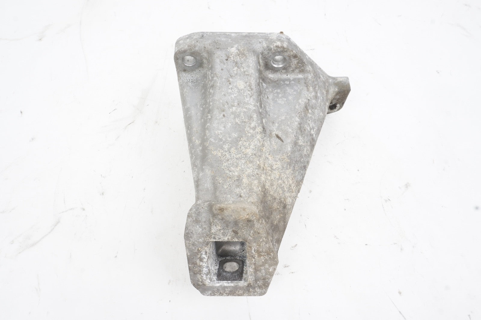 10-19 BMW 550i 650i 750i 4.4L N63 ENGINE LEFT DRIVER SIDE MOUNT BRACKET OEM