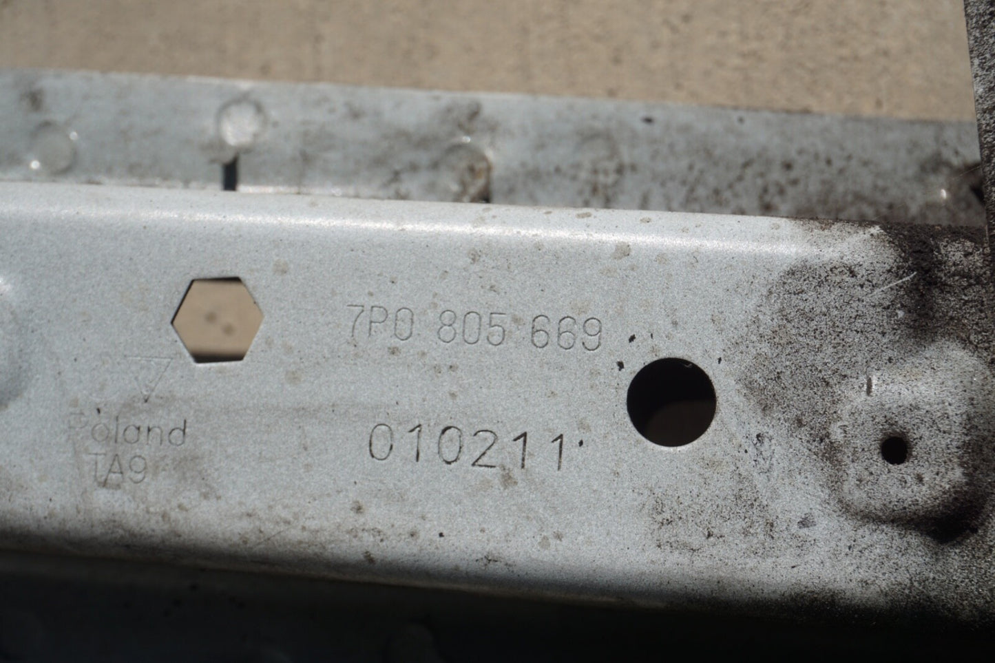 11-18 Porsche Cayenne 958 LEFT DRIVER FRONT APRON FRAME RAIL BODY CLIP CUT OEM