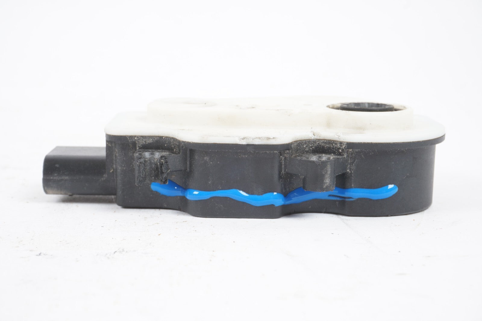 2013-17 Ford Focus Shutter Motor 6466R420 OEM