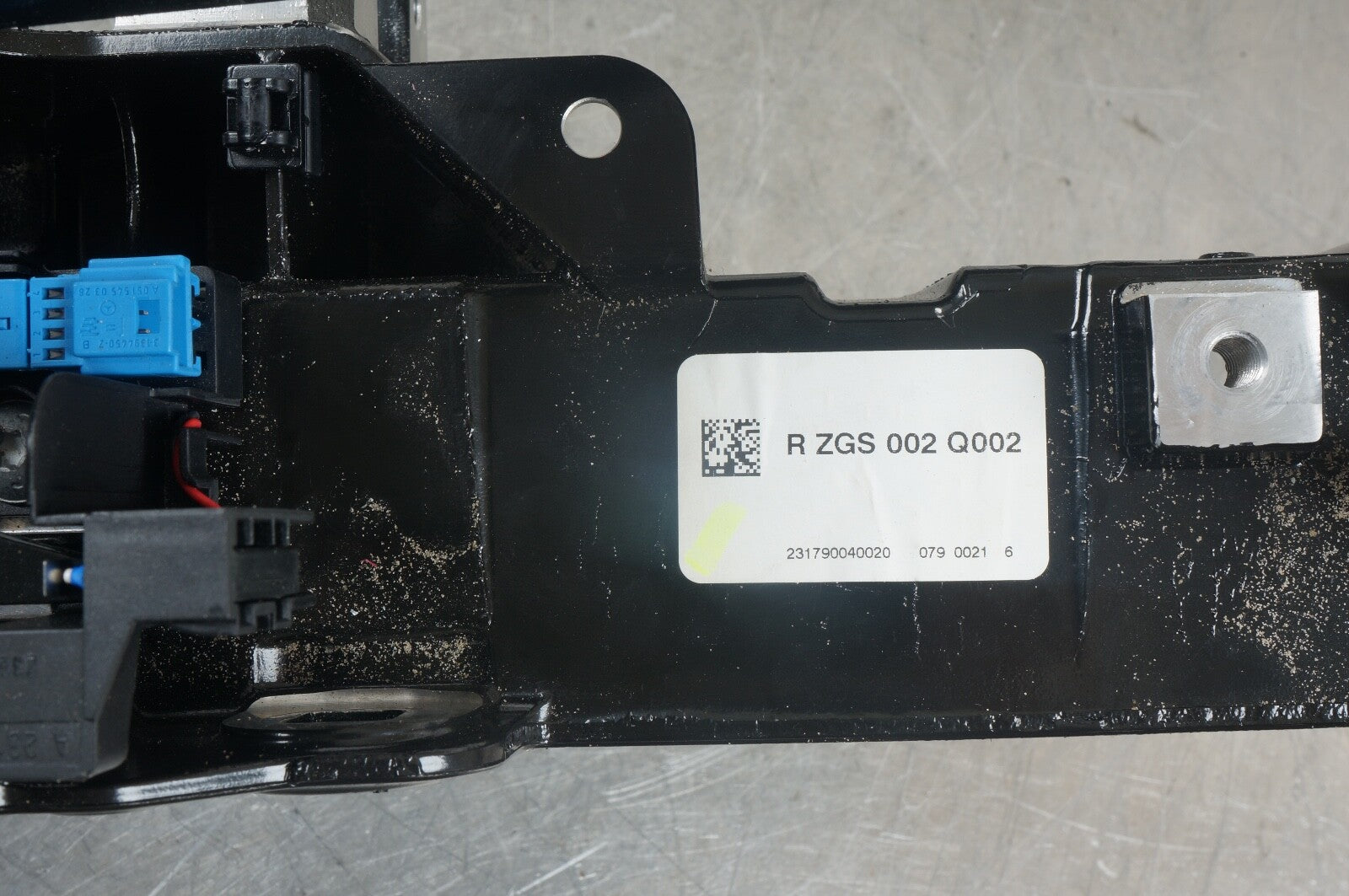 2013 - 2020 R231 MERCEDES SL ROOF TOP RIGHT MOUNT HINGE SUPPORT 2317900101