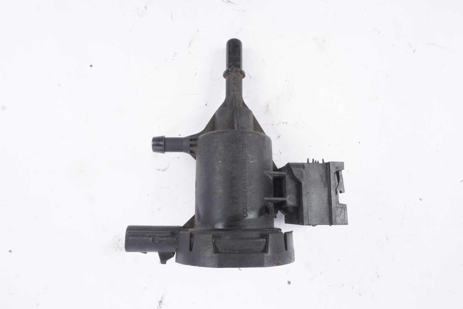 11-18 Mercedes W218 CLS550 S550 CL550 CLA Fuel System Purge Valve 0014760532 OEM