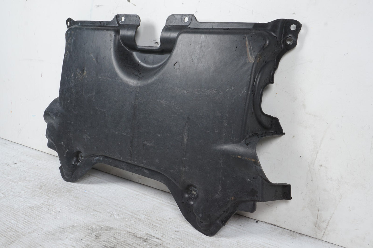 2008 - 2014 MERCEDES C200 C250 C300 C350 Engine Center Middle Lower Splash OEM