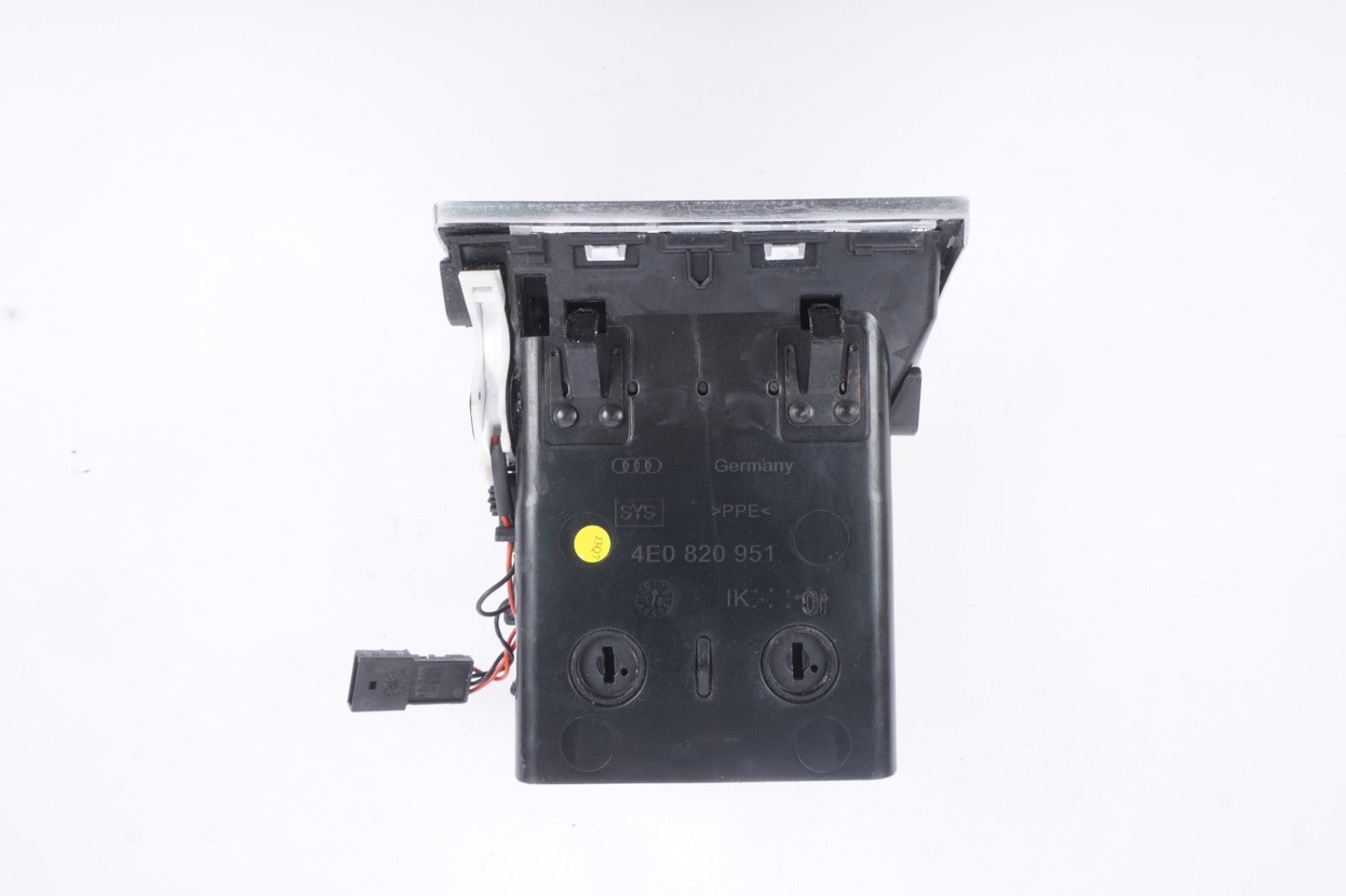 2004 - 2010 AUDI A8 S8 - LEFT Center DASH AIR VENT 4E0820951G
