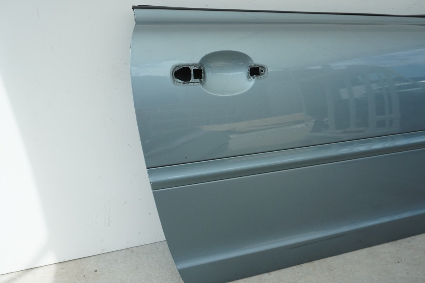 2006-2013 VOLVO C70 T5 FRONT RIGHT PASSENGER DOOR SHELL OEM