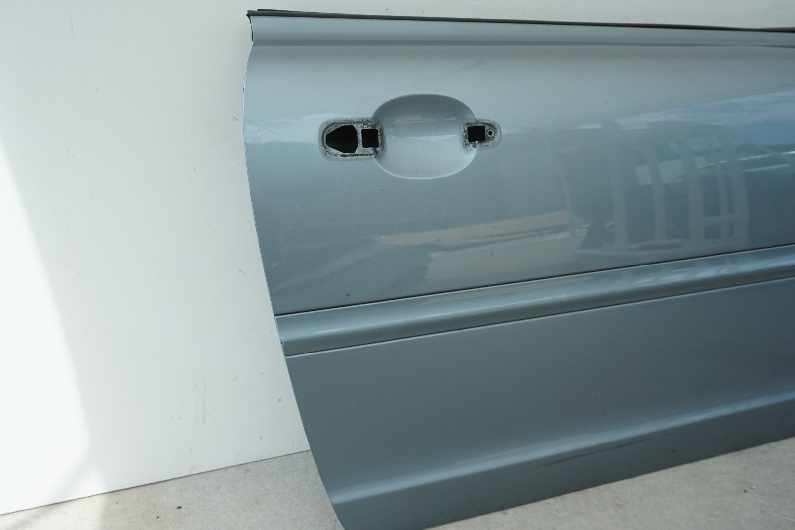 2006-2013 VOLVO C70 T5 FRONT RIGHT PASSENGER DOOR SHELL OEM