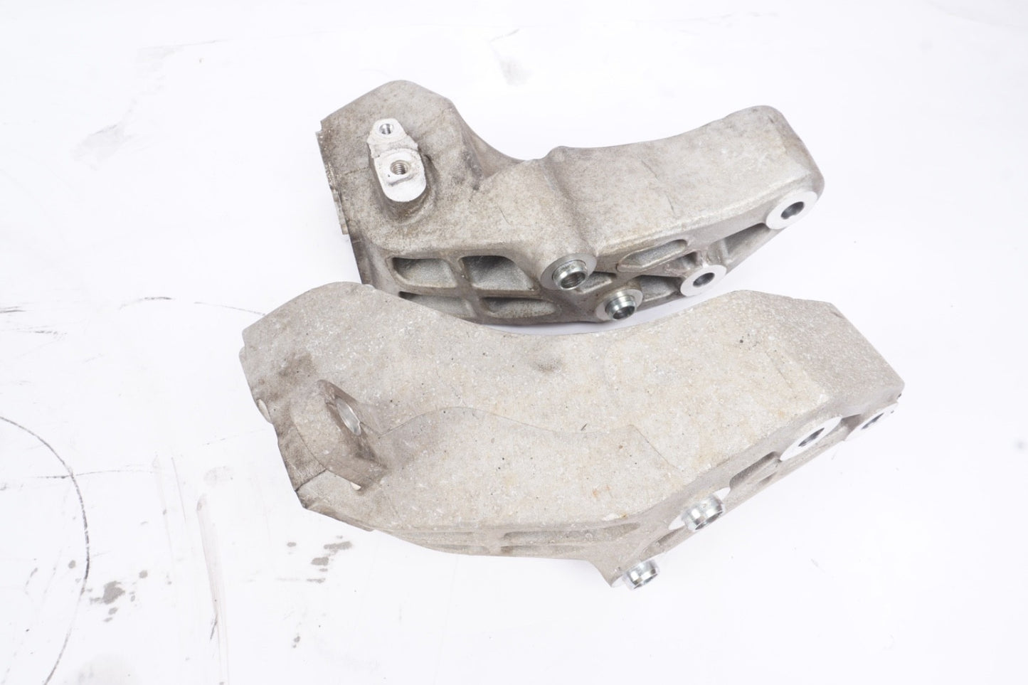 2014 - 2022 MASERATI GHIBLI 3.0L ENGINE MOTOR LEFT SIDE MOUNT SUPPORT OEM