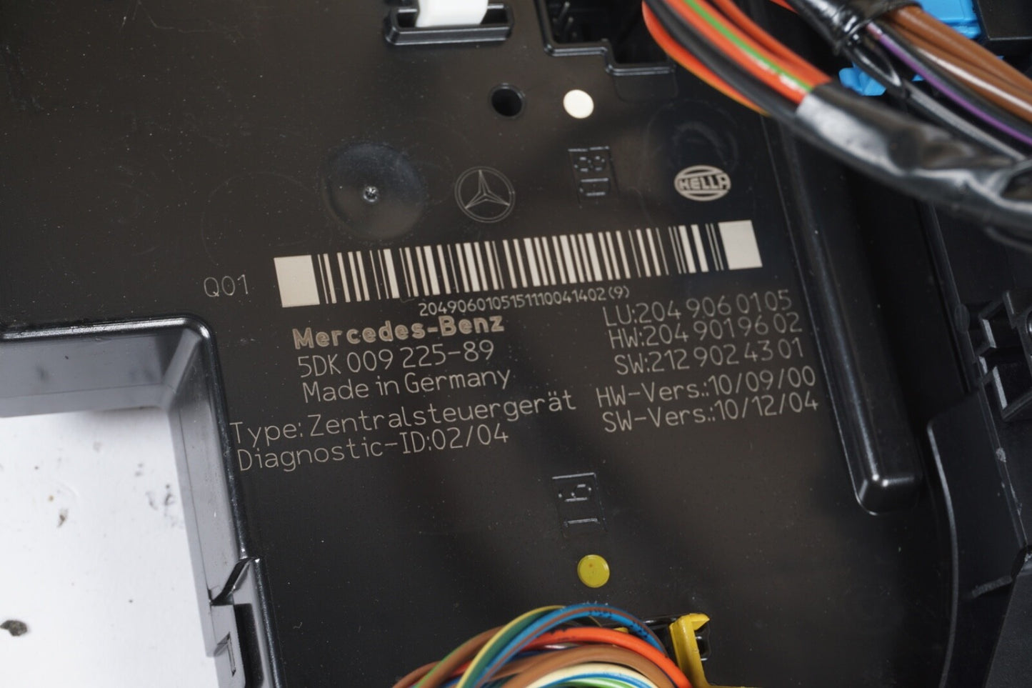 10-14 Mercedes W204 C300 C250 C350 Rear Fuse Relay Box Module 2049060105 OEM