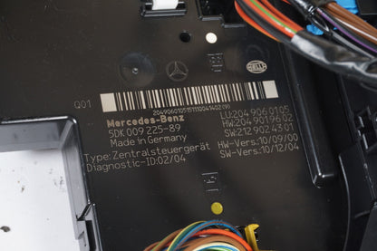 10-14 Mercedes W204 C300 C250 C350 Rear Fuse Relay Box Module 2049060105 OEM