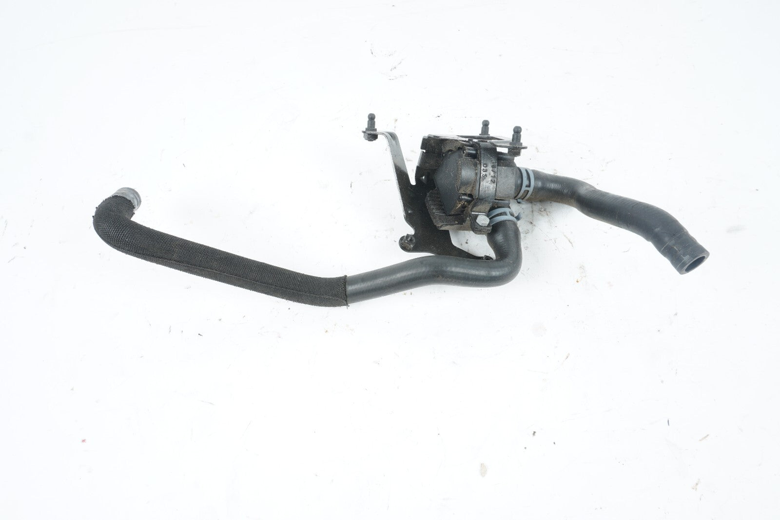 2012 - 2018 AUDI A7 3.0L AUXILIARY COOLANT WATER PUMP W/ BRACKET  OEM