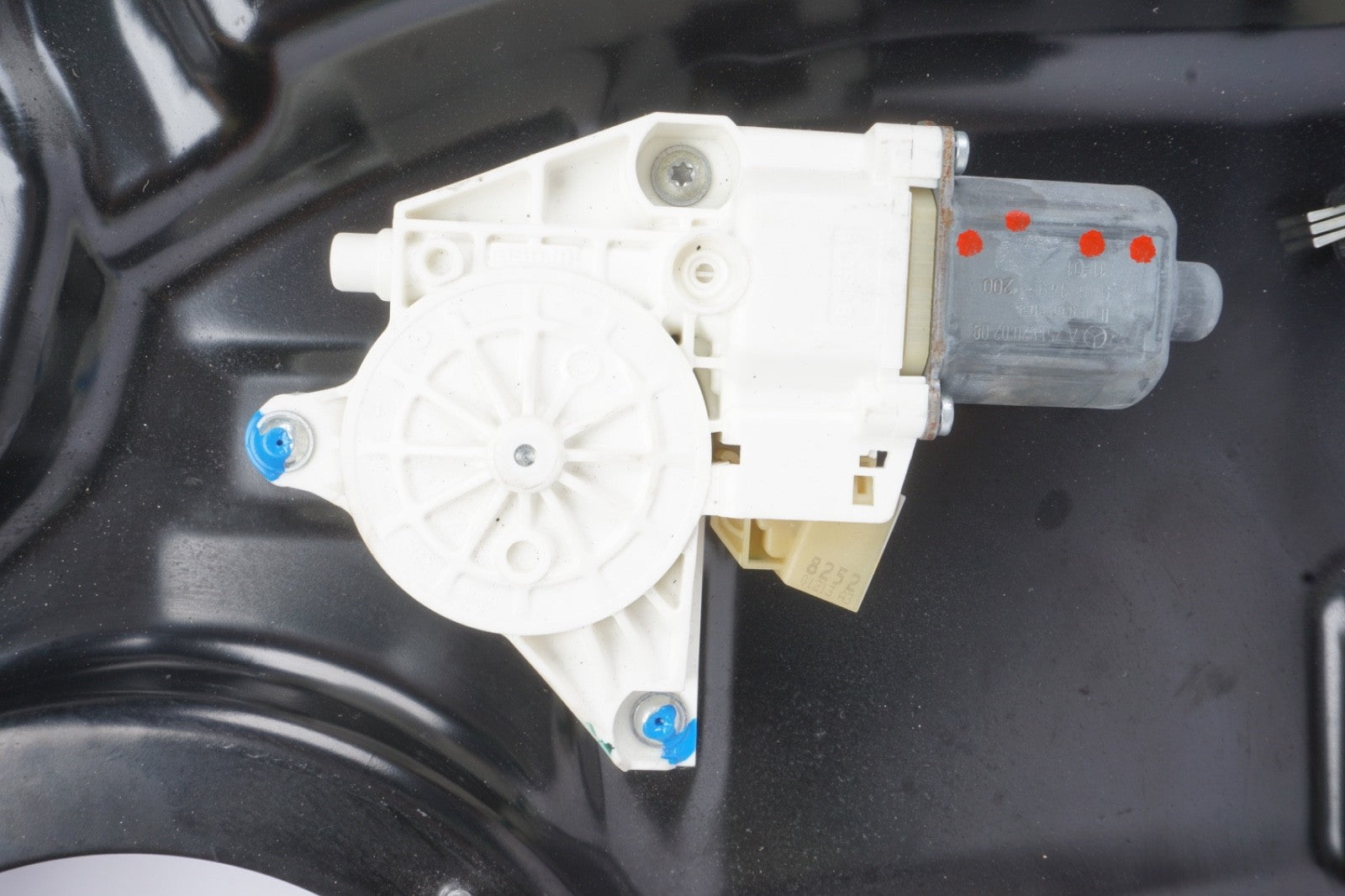 09 - 11 MERCEDES ML350 ML500 REAR RIGHT PASS SIDE WINDOW REGULATOR & MOTOR OEM