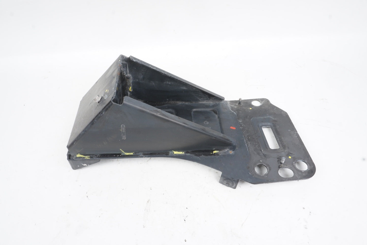 2017 - 2019 ALFA ROMEO GIULIA FRONT LEFT SIDE BUMPER MOUNT SUPPORT BRACKET OEM
