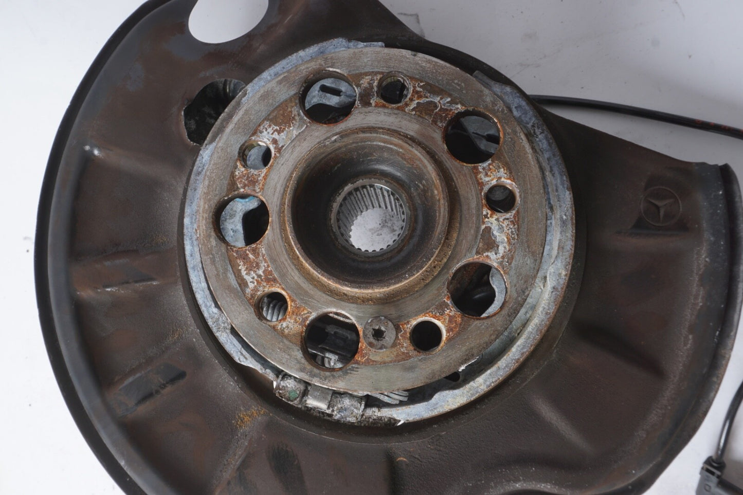 07-14 Mercedes W216 CL550 S550 Rear Left Wheel Carrier Spindle Knuckle Hub 56k