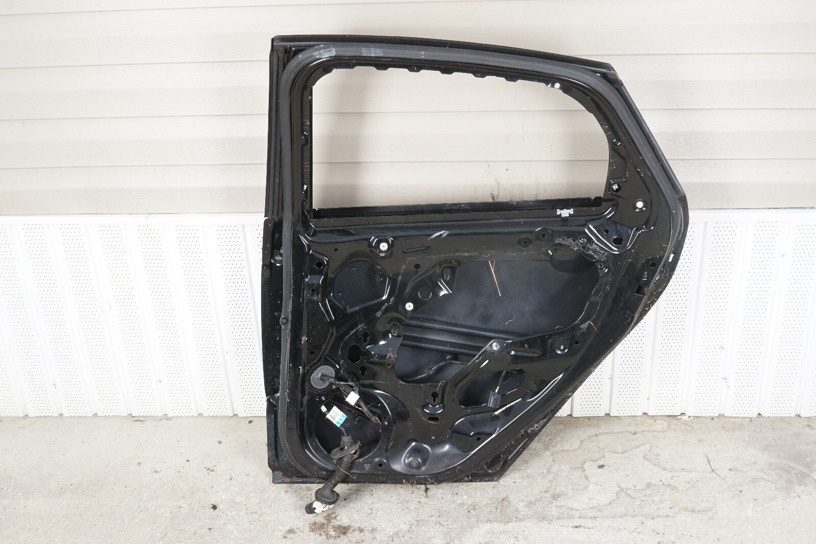 16 17 18 FORD FOCUS REAR RIGHT PASSENGER SIDE DOOR SHELL OEM