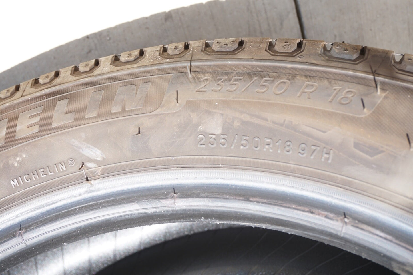 2 x P235/50R18 Michelin Defender 2 Used Tire Excellent Condition