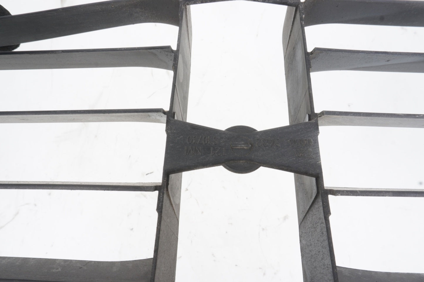 2011-2015 BMW 640I GRAN COUPE Front Bumper Cover Center Grille 66663482 OEM