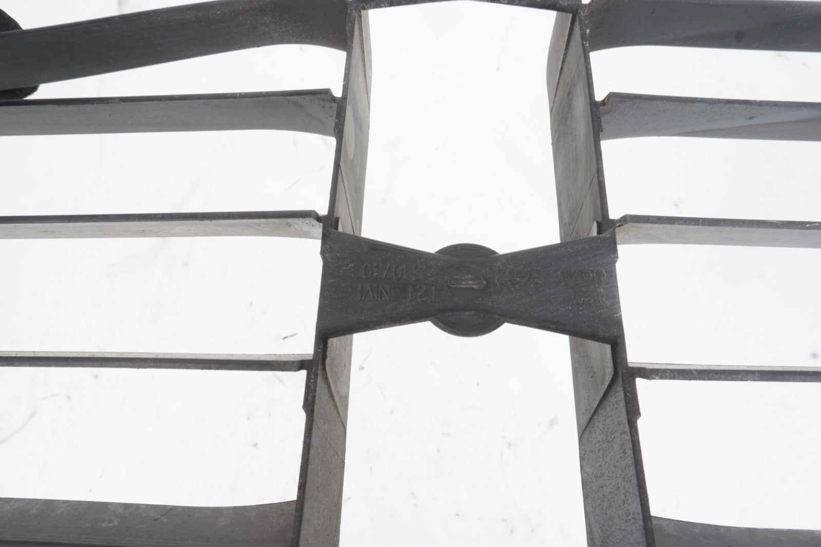 2011-2015 BMW 640I GRAN COUPE Front Bumper Cover Center Grille 66663482 OEM
