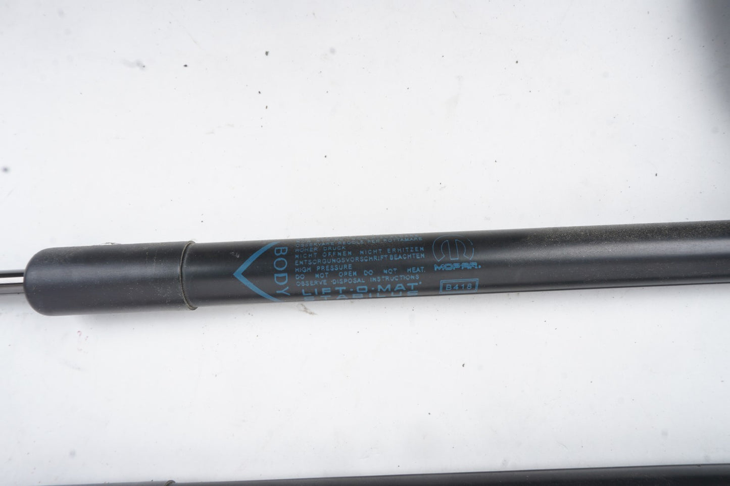 2015-2023 Jeep Renegade Liftgate Lift Cylinder Strut  Left & Right OEM