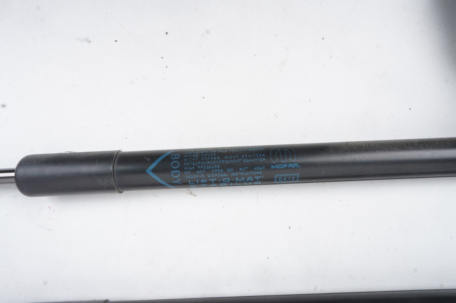 2015-2023 Jeep Renegade Liftgate Lift Cylinder Strut  Left & Right OEM