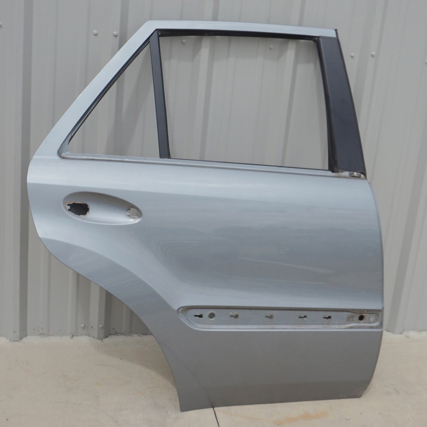 06 - 11 Mercedes W164 ML63 ML350 ML500 REAR RIGHT PASSENGER SIDE DOOR SHELL OEM