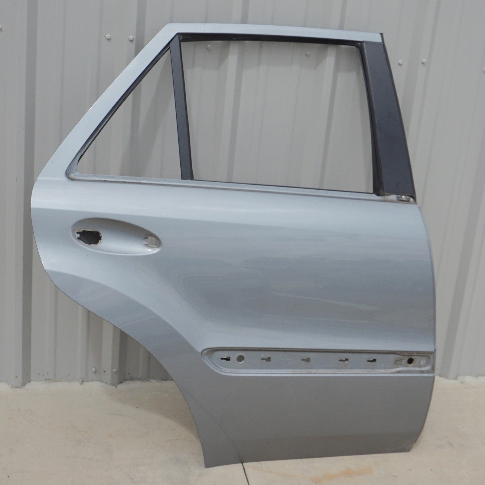 06 - 11 Mercedes W164 ML63 ML350 ML500 REAR RIGHT PASSENGER SIDE DOOR SHELL OEM
