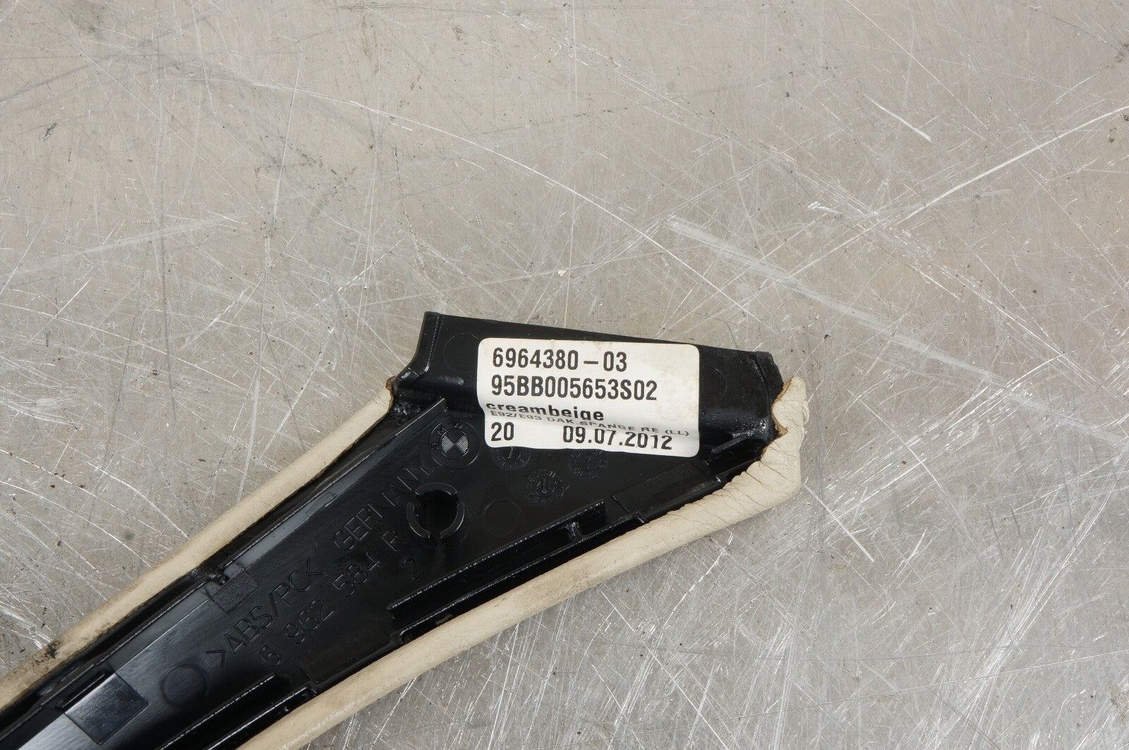 2007-2013 BMW 335I E93 CONVERTIBLE FRONT RIGHT DOOR HANDLE INSERT COVER TRIM OEM