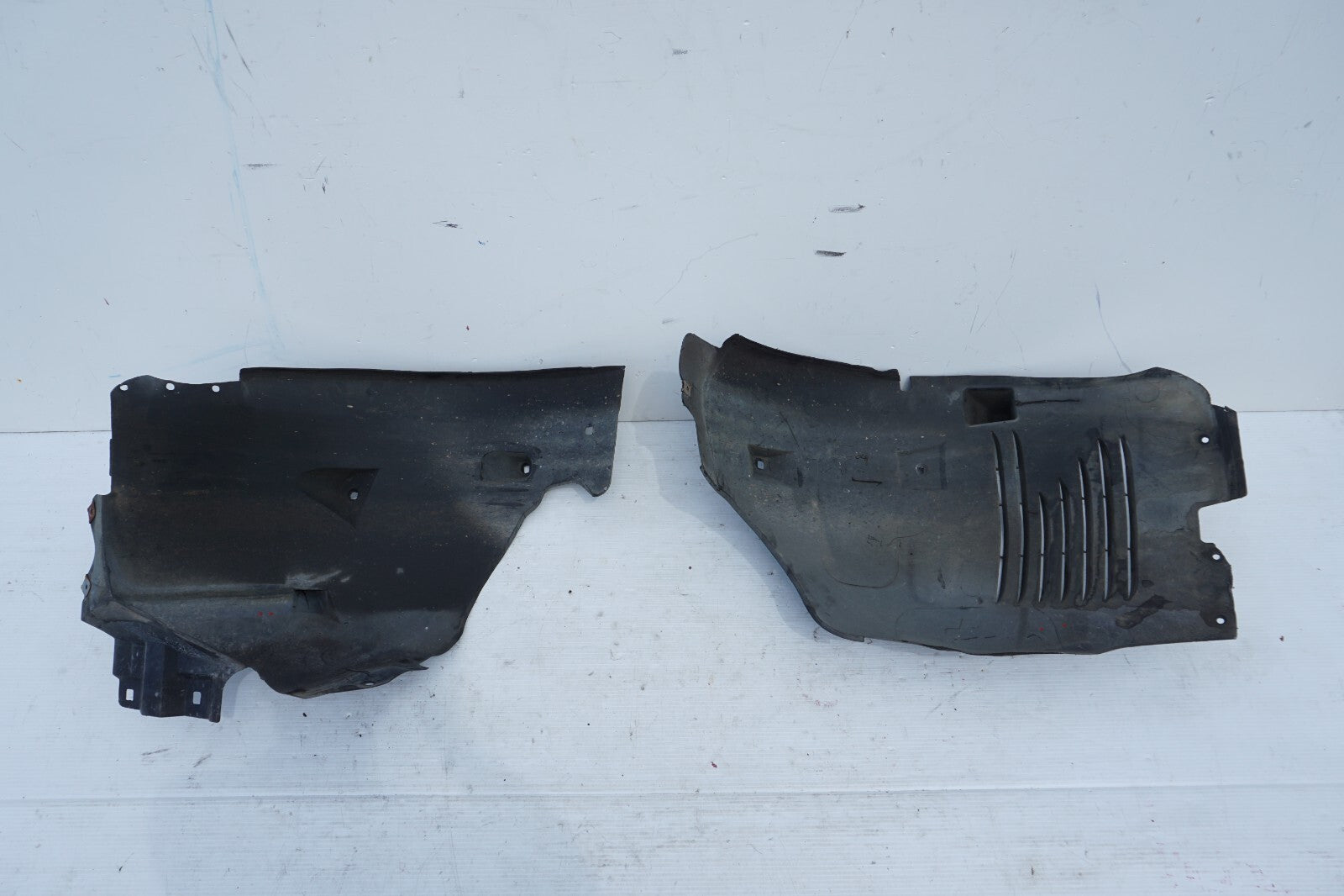 03-06 Mercedes SL500 Front Inner Fender Liner Splash Guard Right Passenger OEM
