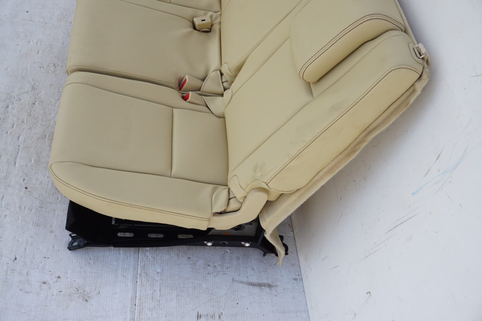 2014 - 2016 TOYOTA HIGHLANDER OEM REAR 3RD ROW SEAT | BLACK LEATHER BEIGE