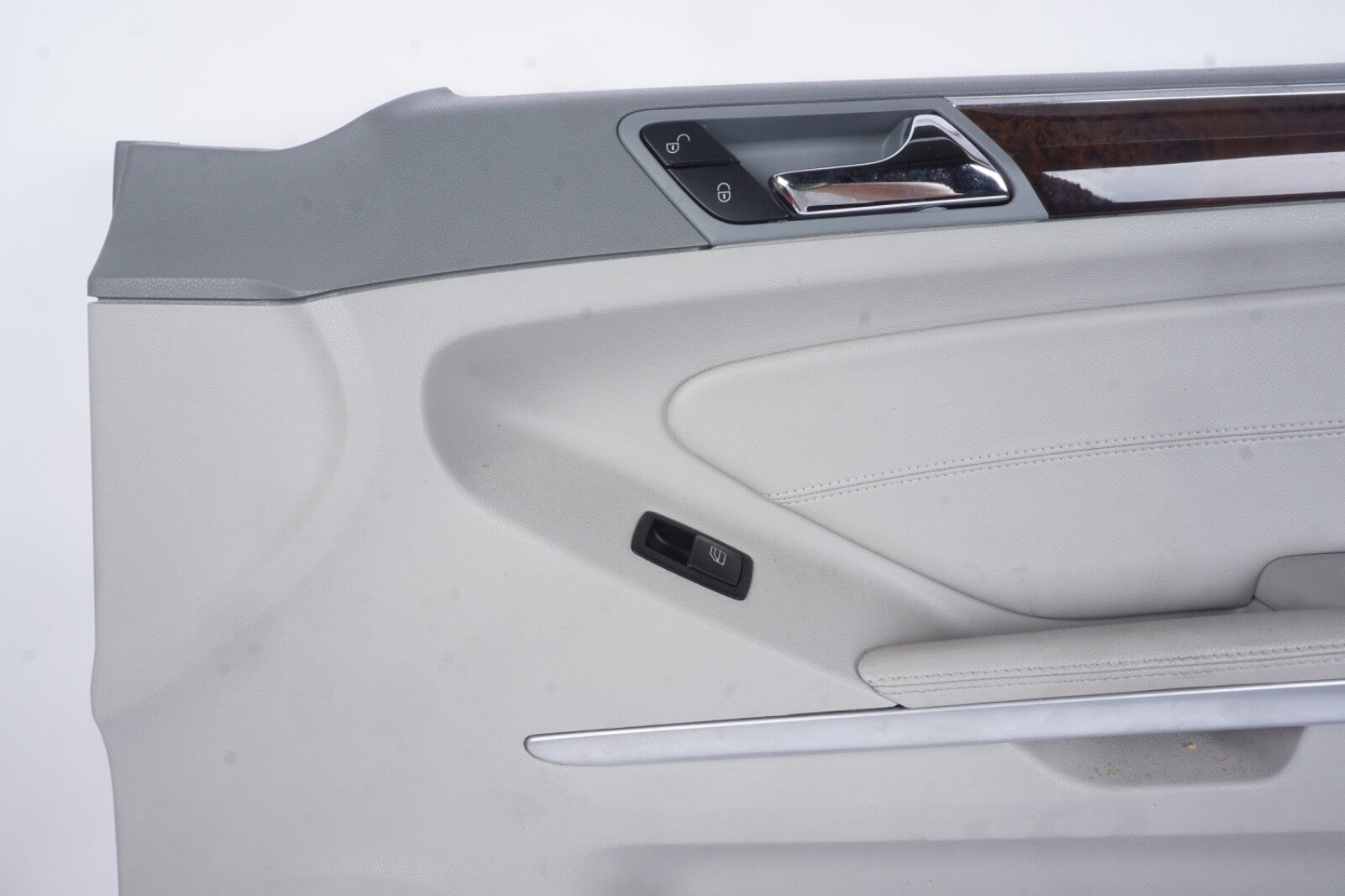 2009 - 2011 OEM MERCEDES-BENZ ML350 FRONT RIGHT INTERIOR DOOR PANEL COVER TRIM