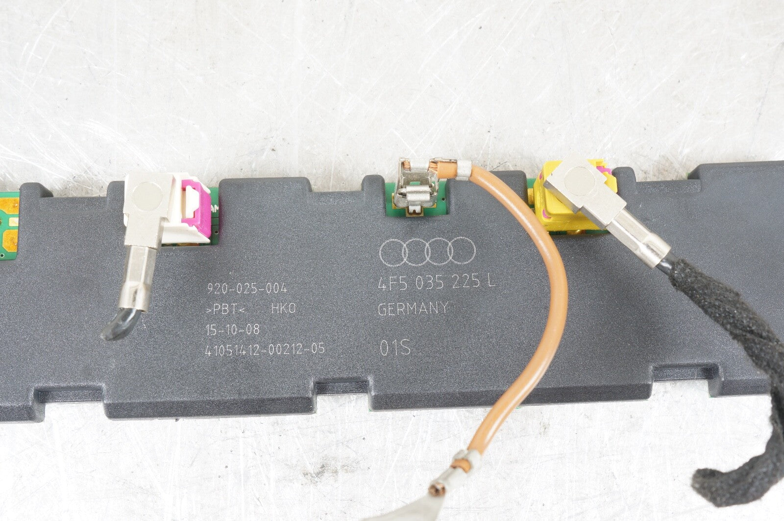 2009-2011 AUDI A6 QUATTRO - Right Antenna Booster 4F5035225L