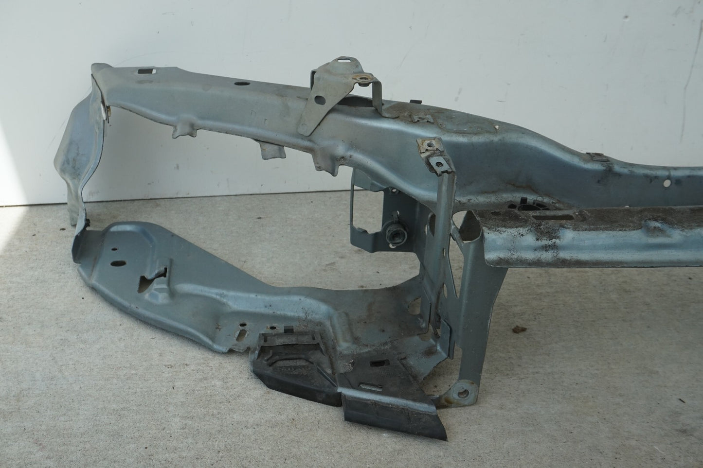 2006-2013 VOLVO C70 T5 RADIATOR SUPPORT BRACKET UPPER OEM