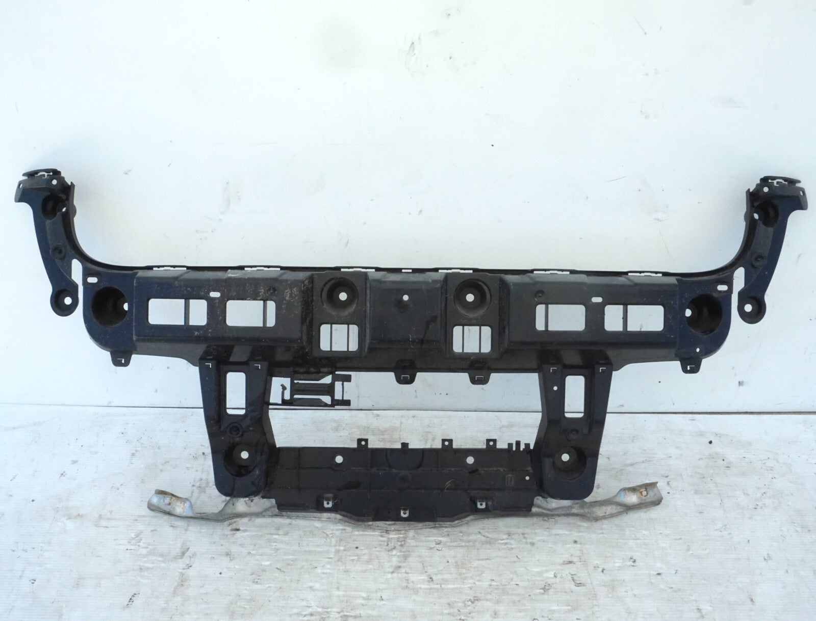 2008 - 2013 BMW X6 REAR CENTER BUMPER COVER SUPPORT RAIL OEM