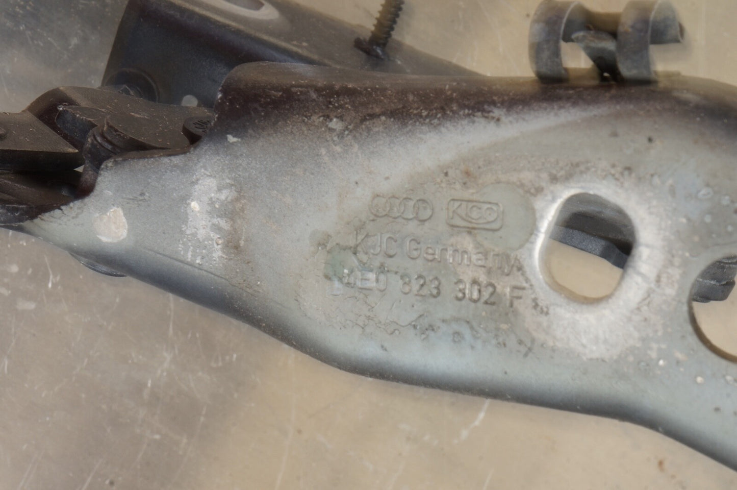 2004-2010 AUDI A8 QUATTRO - Right HOOD Hinge 4E0823302E