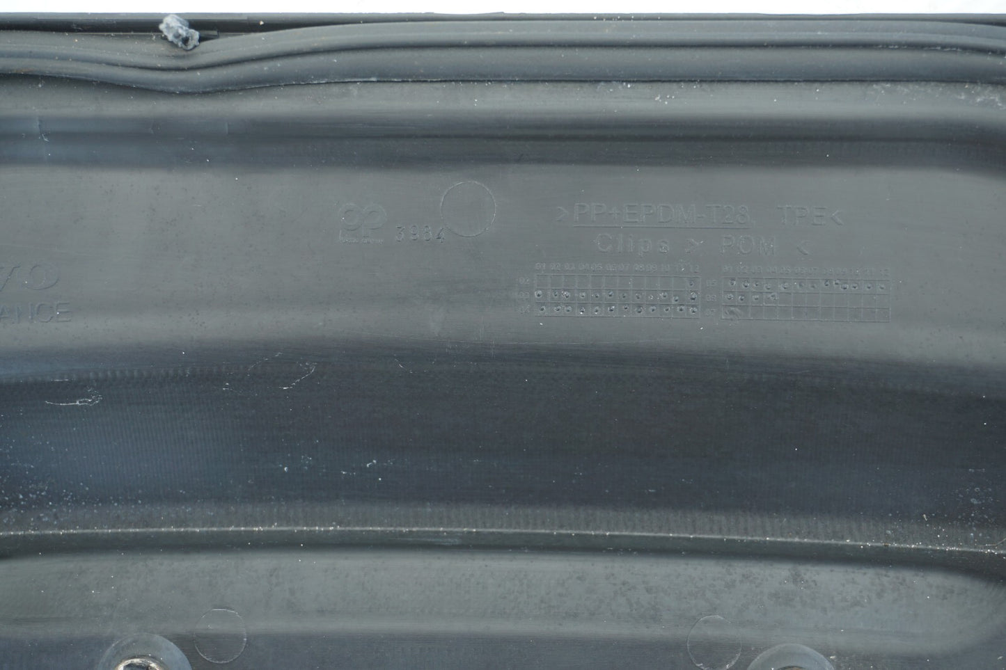 2006-2013 VOLVO C70 WINDSHIELD WIPER COWL COVER TRIM OEM
