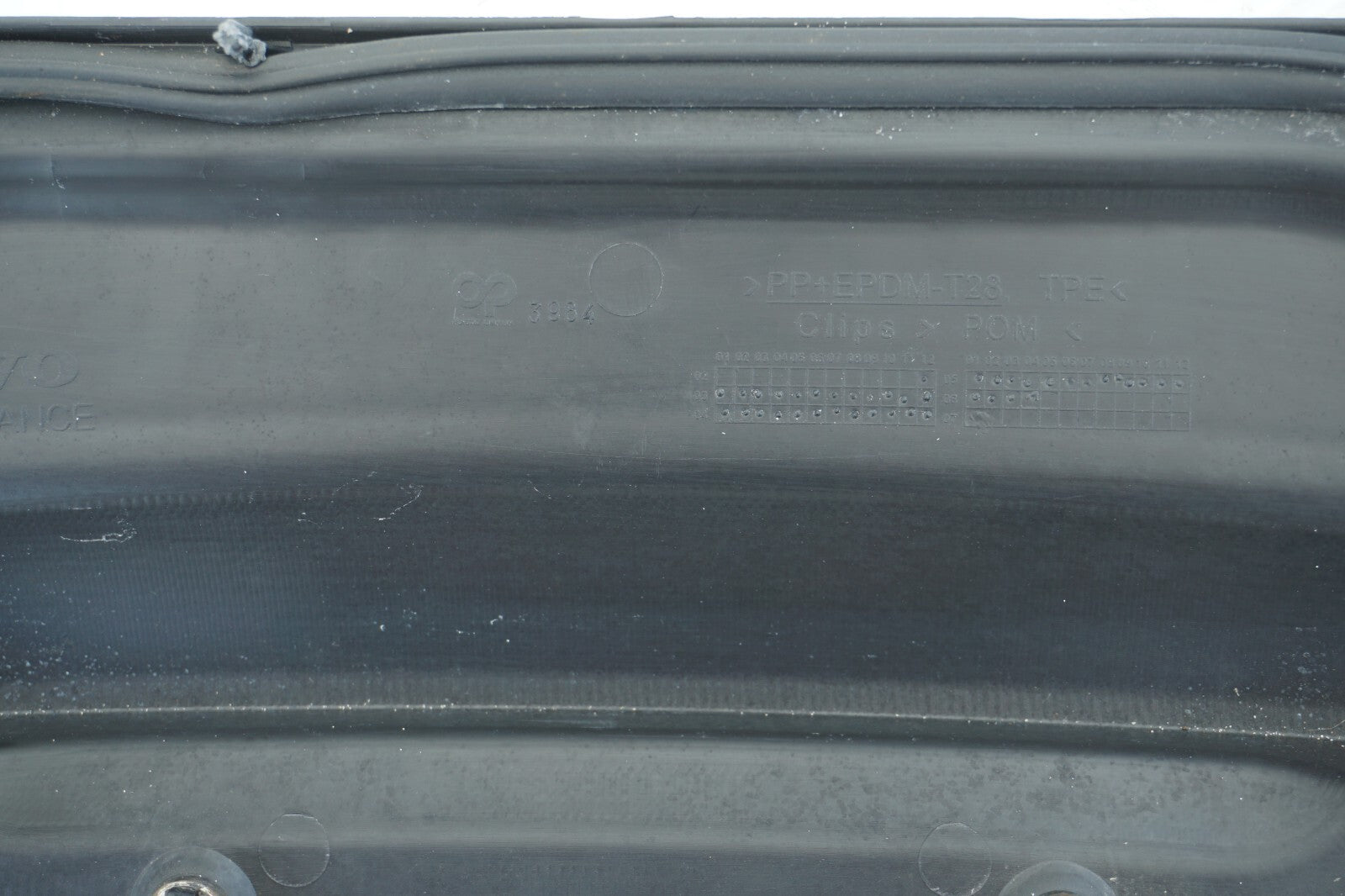 2006-2013 VOLVO C70 WINDSHIELD WIPER COWL COVER TRIM OEM