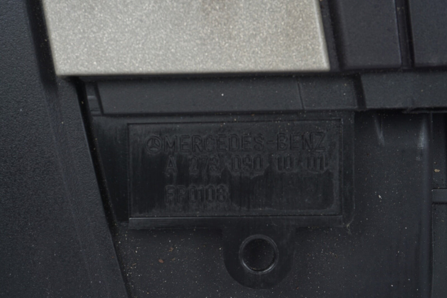 06-12 Mercedes X164 GL450 ML350 Engine Air Intake Cleaner Filter Box Cover OEM