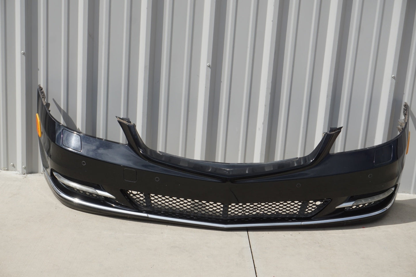 10-13 Mercedes W221 S400 Base Front Bumper Cover Assembly w/ Parking Sensors OEM