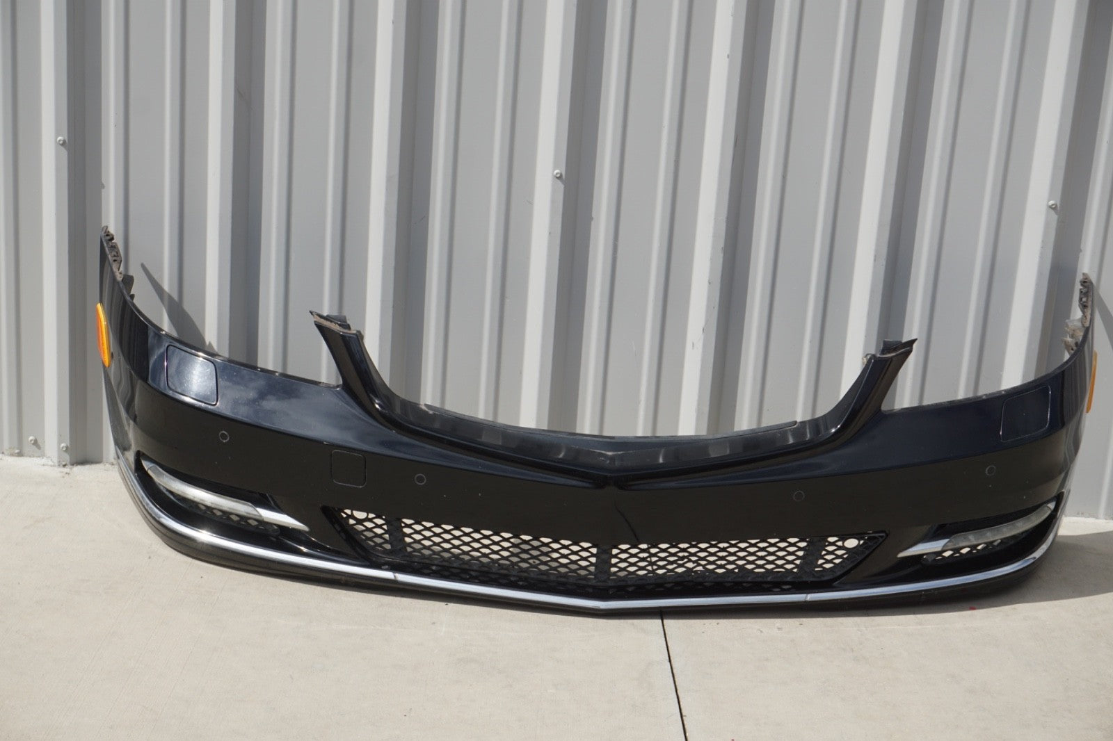 10-13 Mercedes W221 S400 Base Front Bumper Cover Assembly w/ Parking Sensors OEM