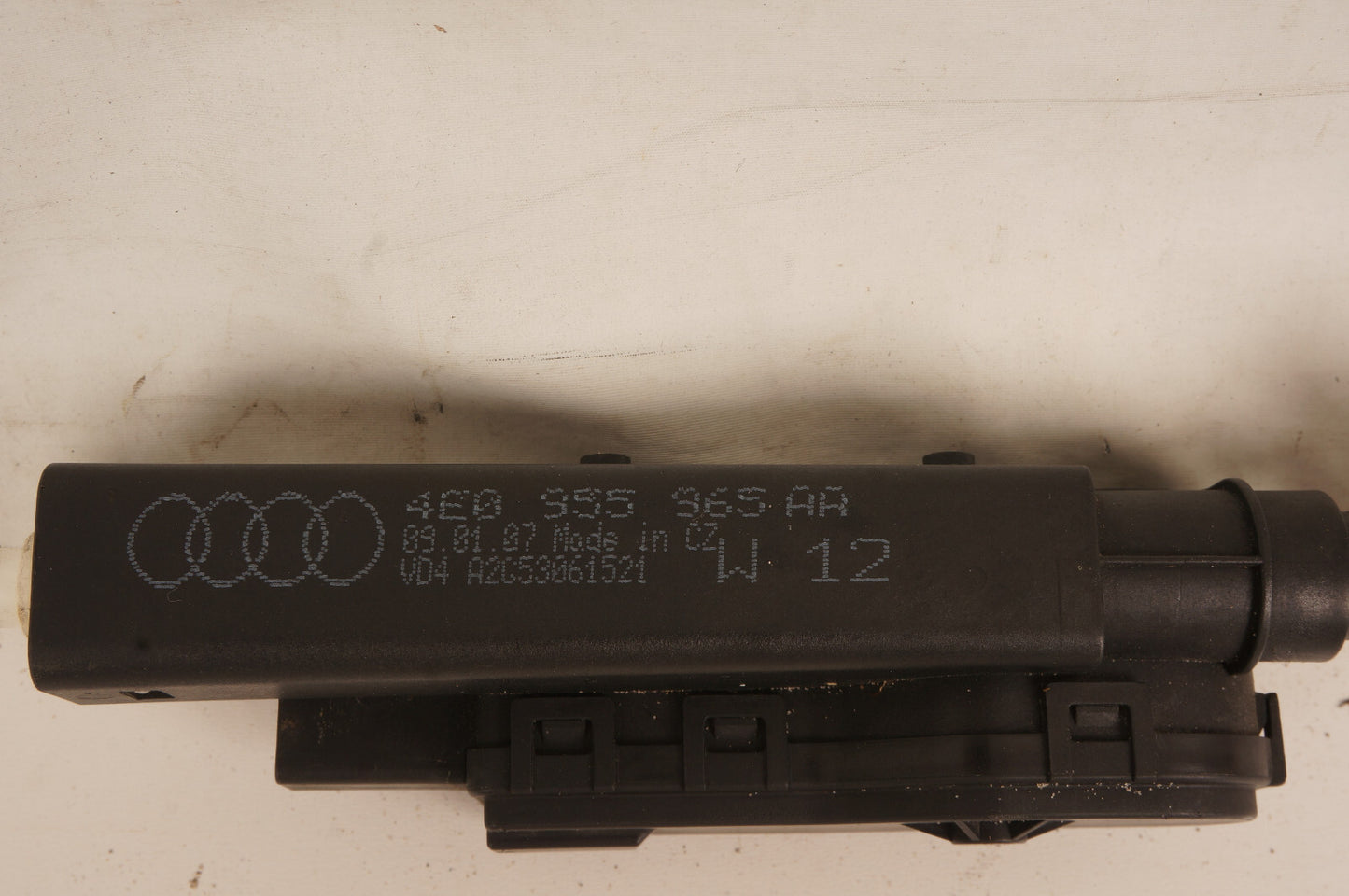2006 - 2010 Audi A8 LEFT DRIVER SIDE HEADLIGHT WASHER SPRAYER JET 4E0955965 OEM