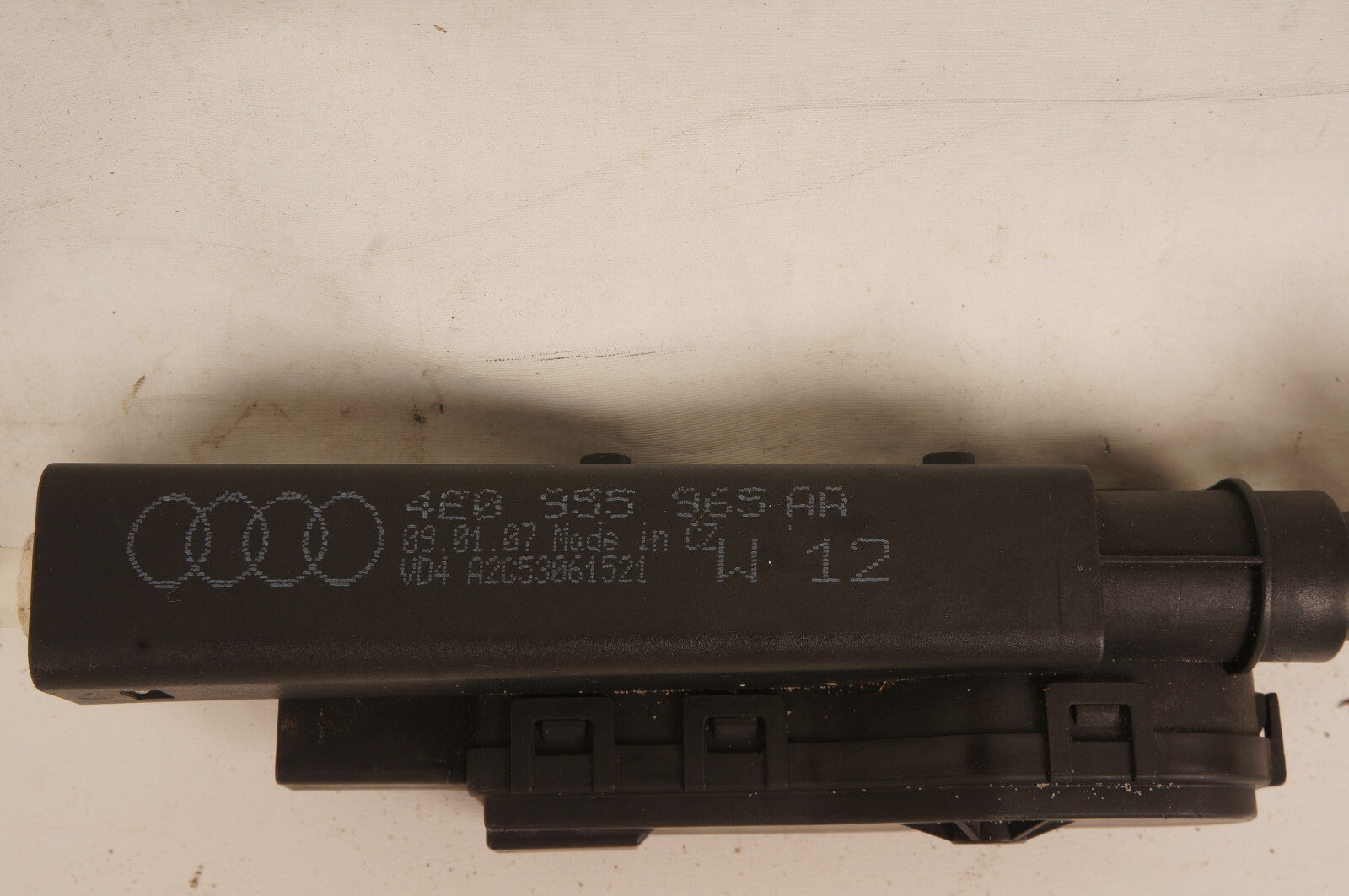 2006 - 2010 Audi A8 LEFT DRIVER SIDE HEADLIGHT WASHER SPRAYER JET 4E0955965 OEM
