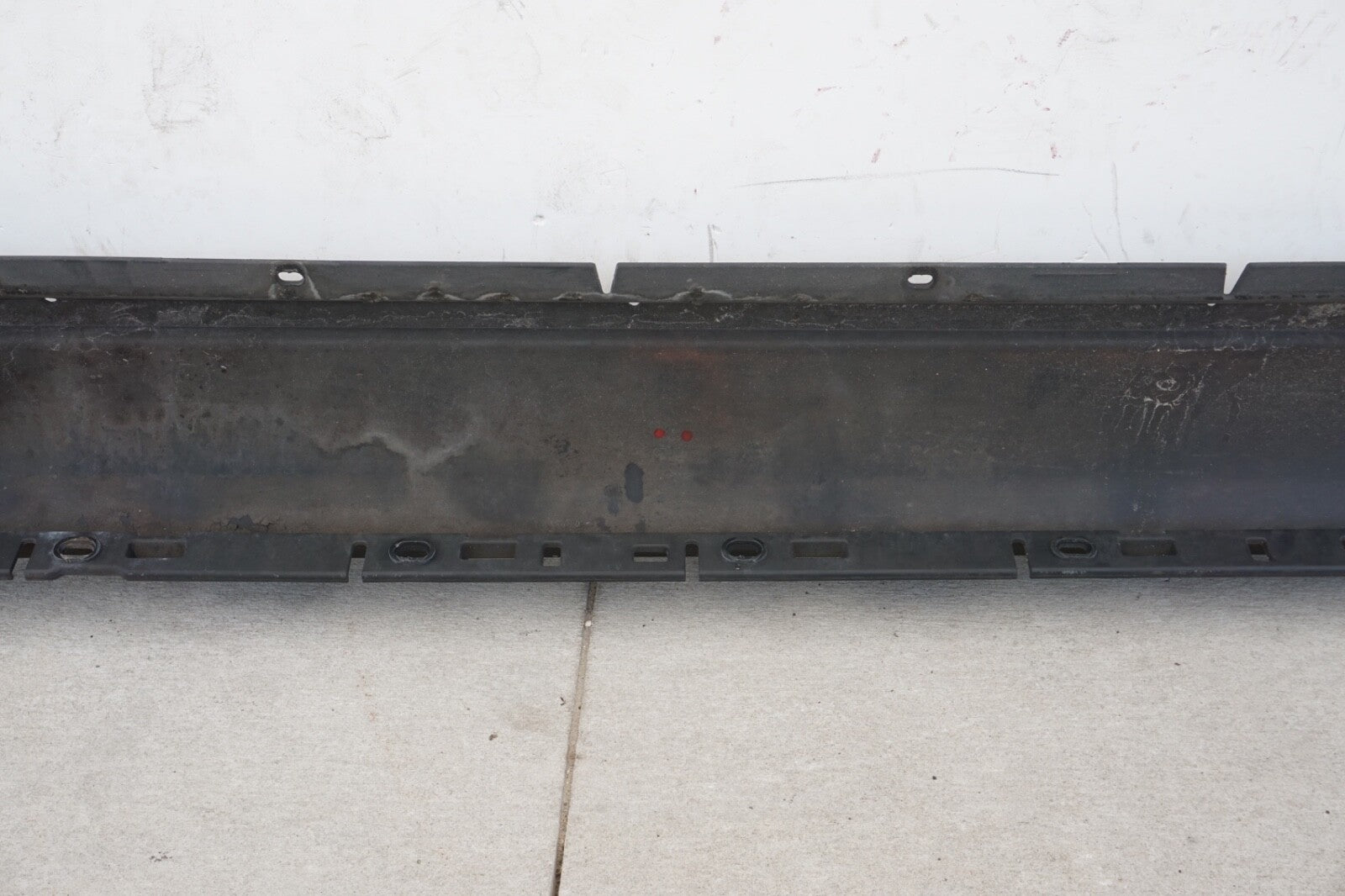 2011 - 2018 PORSCHE CAYENNE OEM RIGHT ROCKER PANEL MOULDING 7P5853554