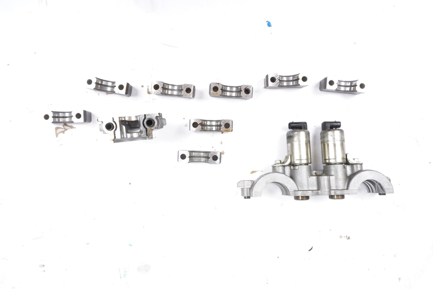 2016 - 2018 FORD FOCUS EXHAUST INTAKE CAMSHAFT CAP CAPS HOLDERS