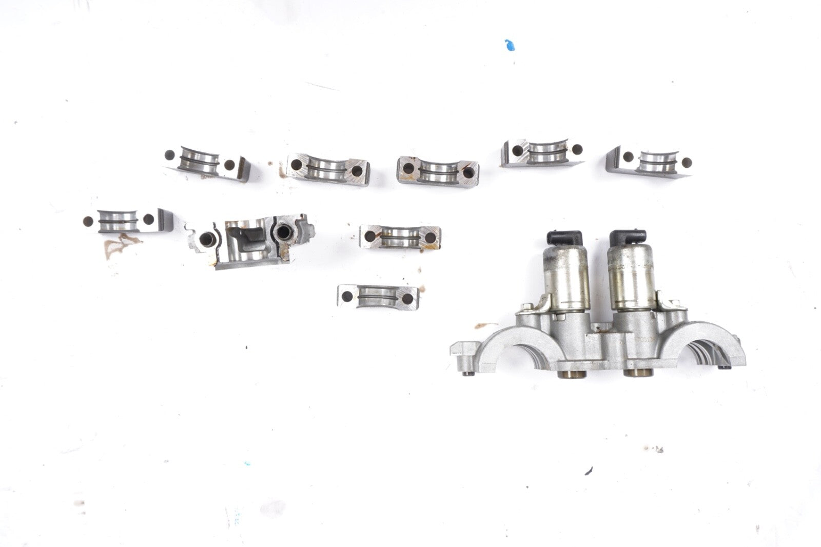 2016 - 2018 FORD FOCUS EXHAUST INTAKE CAMSHAFT CAP CAPS HOLDERS