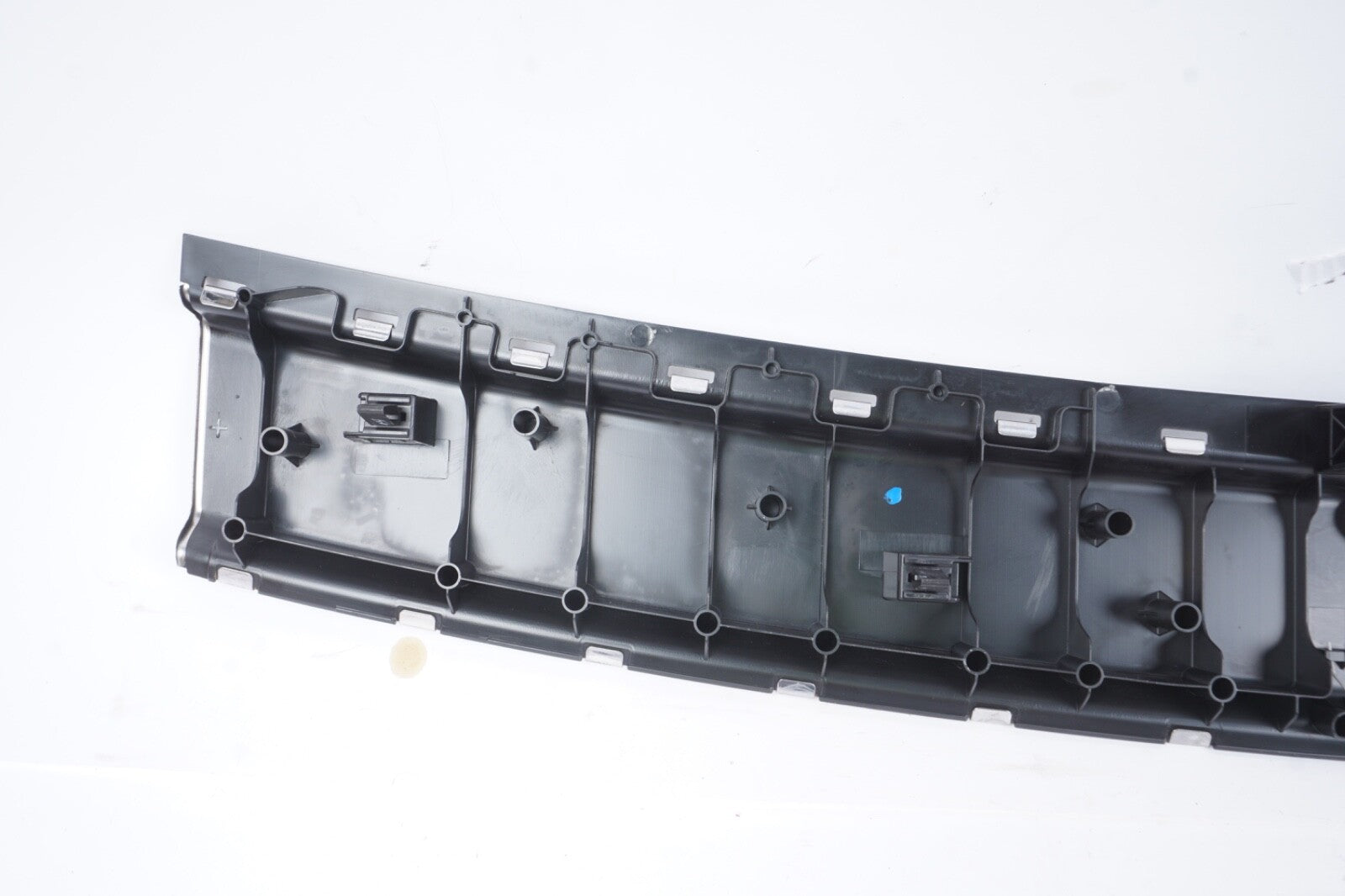 11-18 Porsche Cayenne 958 VW Touareg Rear Trunk Sill Scuff Plate Panel Cover OEM