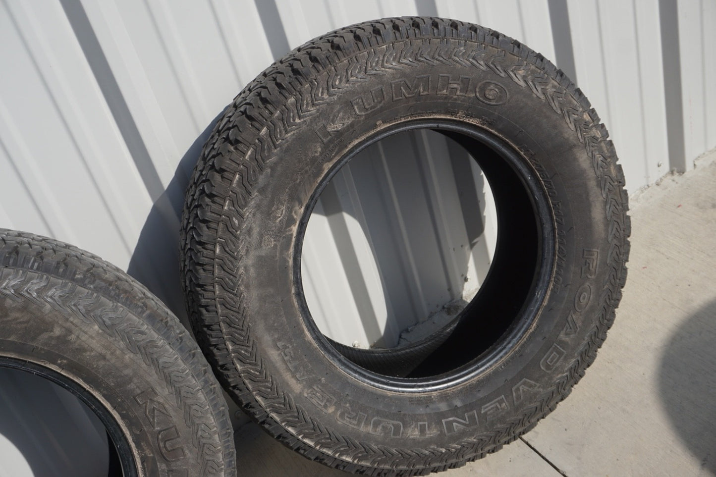 P275/70R17 Kumho Road Venture AT51 Takeoff 114 R Used 10/32 - PAIR