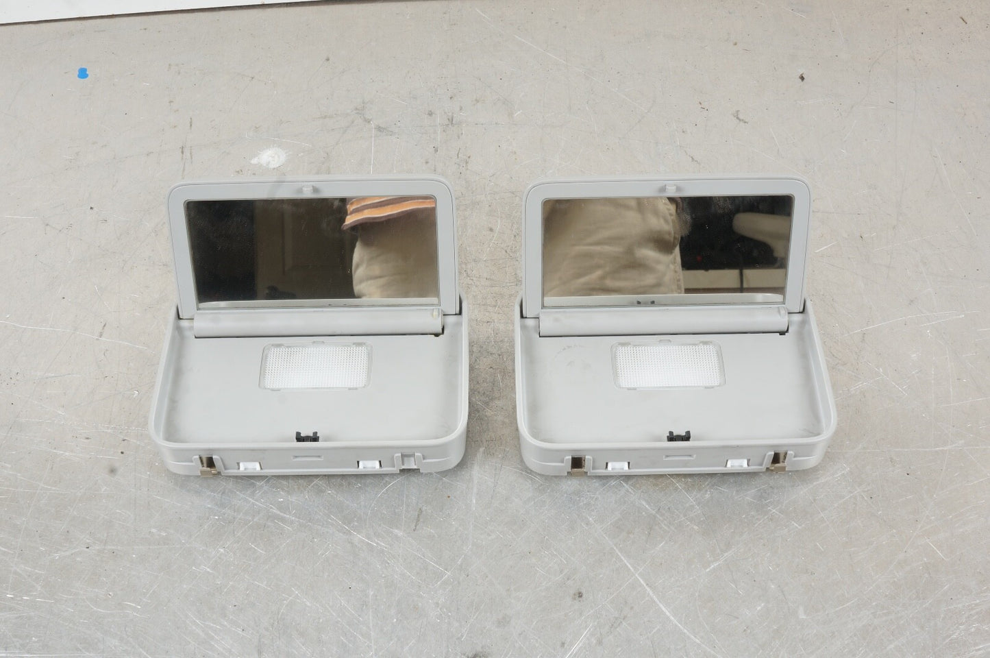 07-09 Mercedes W221 S550 S450 Rear Left  Right Side Overhead Vanity Mirror Grey