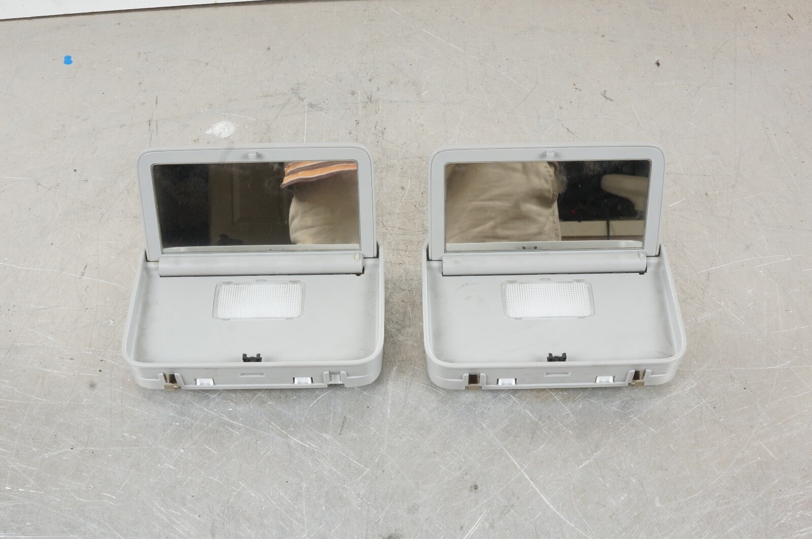 07-09 Mercedes W221 S550 S450 Rear Left  Right Side Overhead Vanity Mirror Grey