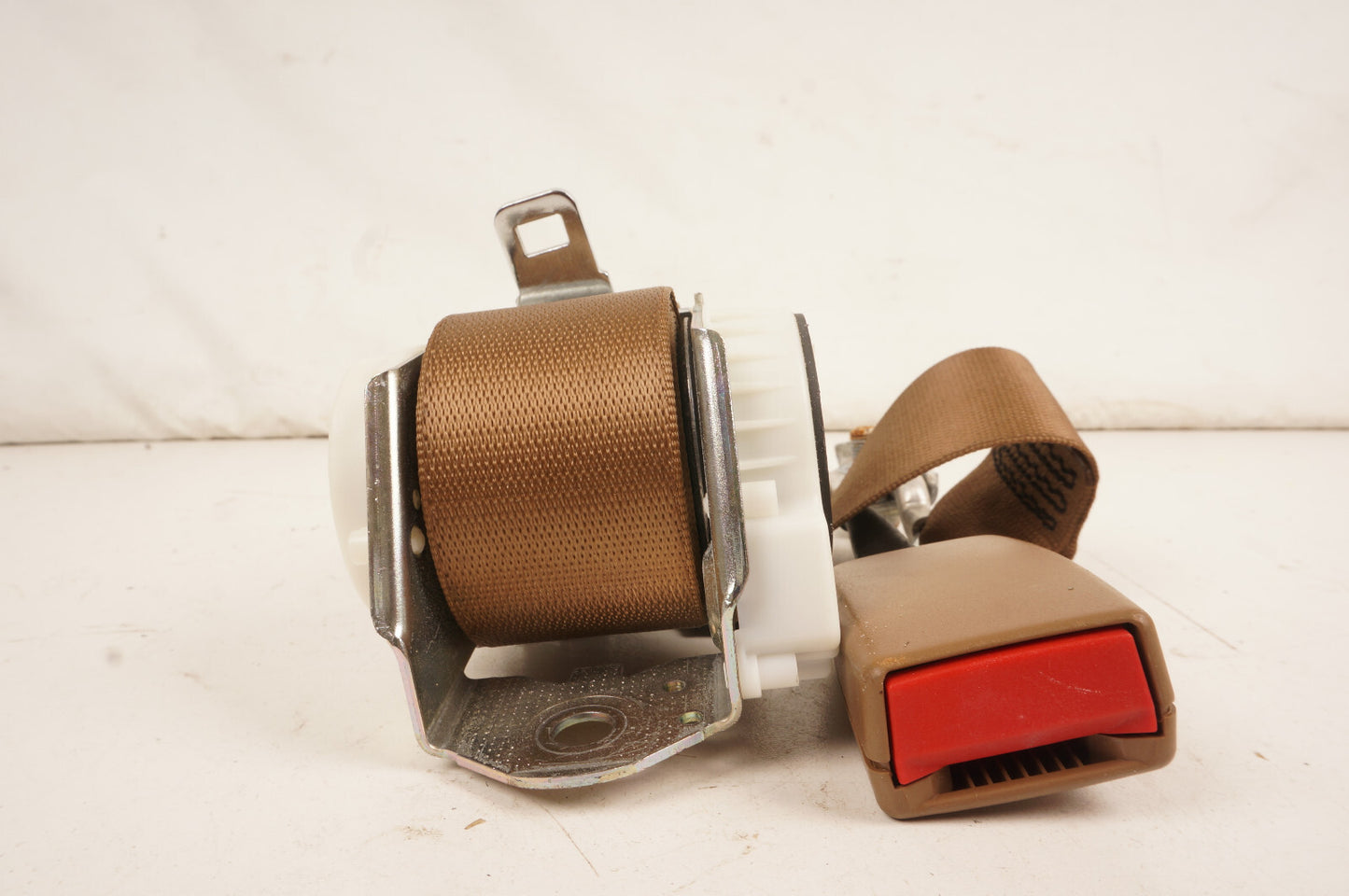 10-13 MERCEDES W221 S550 REAR CENTER SEAT BELT RETRACTOR W/ LATCH OEM